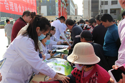 莘縣啟動2017年健康中國行合理膳食義診宣傳活動，提供免費營養健康咨詢服務